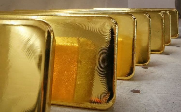 Цены на золото достигли двухнедельного максимума из-за долговых проблем США